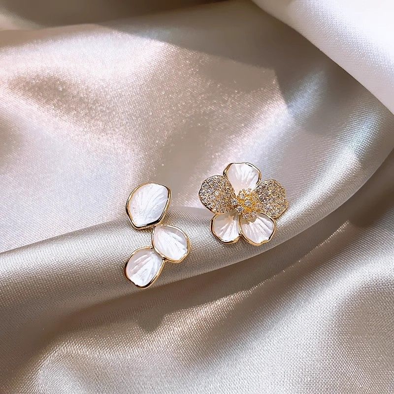 New silver needle oil dripping heart-shaped earrings,Korean Ins light luxury temperament earrings,popular earrings retro high-end feeling earrings forwomen,fashionable and simple,stylish and versatile