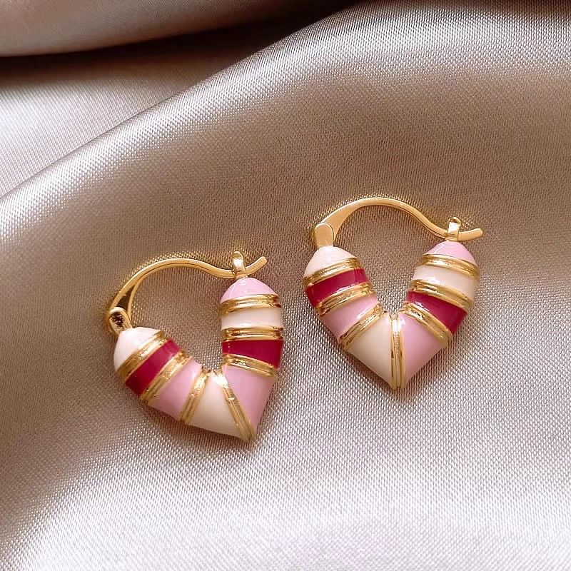 New silver needle oil dripping heart-shaped earrings,Korean Ins light luxury temperament earrings,popular earrings retro high-end feeling earrings forwomen,fashionable and simple,stylish and versatile