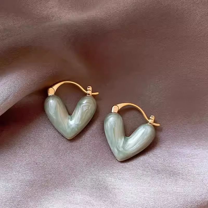 New silver needle oil dripping heart-shaped earrings,Korean Ins light luxury temperament earrings,popular earrings retro high-end feeling earrings forwomen,fashionable and simple,stylish and versatile