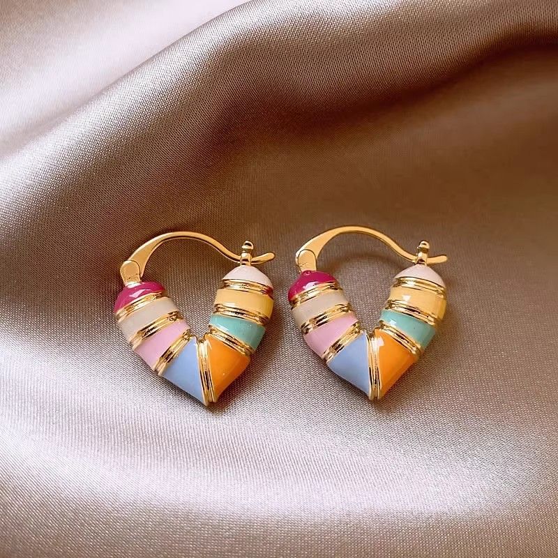 New silver needle oil dripping heart-shaped earrings,Korean Ins light luxury temperament earrings,popular earrings retro high-end feeling earrings forwomen,fashionable and simple,stylish and versatile