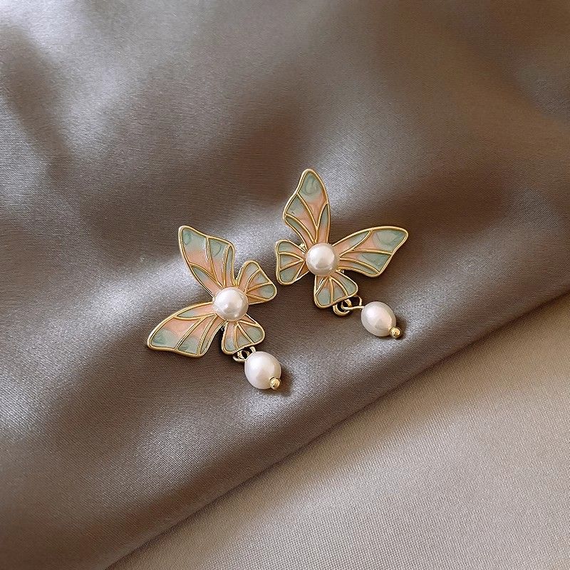New silver needle oil dripping heart-shaped earrings,Korean Ins light luxury temperament earrings,popular earrings retro high-end feeling earrings forwomen,fashionable and simple,stylish and versatile