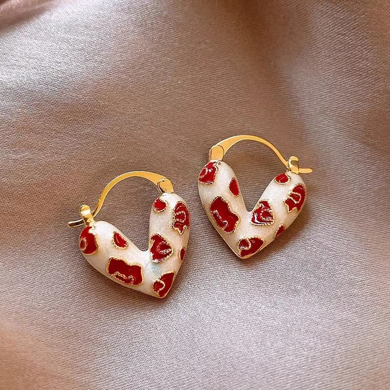 New silver needle oil dripping heart-shaped earrings,Korean Ins light luxury temperament earrings,popular earrings retro high-end feeling earrings forwomen,fashionable and simple,stylish and versatile