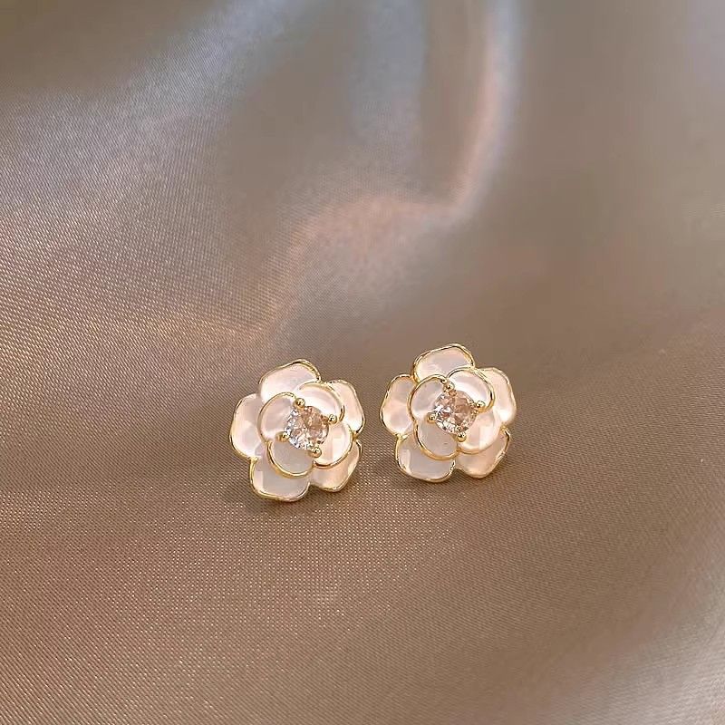 New silver needle oil dripping heart-shaped earrings,Korean Ins light luxury temperament earrings,popular earrings retro high-end feeling earrings forwomen,fashionable and simple,stylish and versatile
