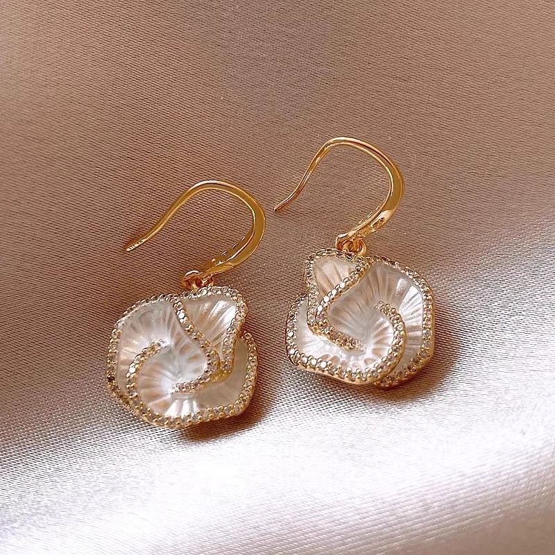 New silver needle oil dripping heart-shaped earrings,Korean Ins light luxury temperament earrings,popular earrings retro high-end feeling earrings forwomen,fashionable and simple,stylish and versatile
