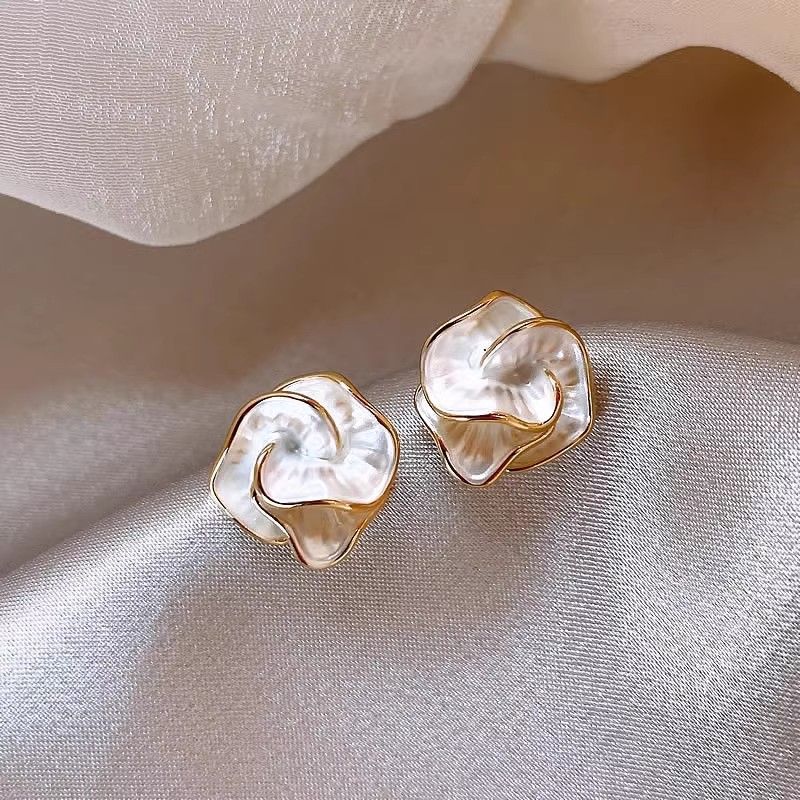 New silver needle oil dripping heart-shaped earrings,Korean Ins light luxury temperament earrings,popular earrings retro high-end feeling earrings forwomen,fashionable and simple,stylish and versatile