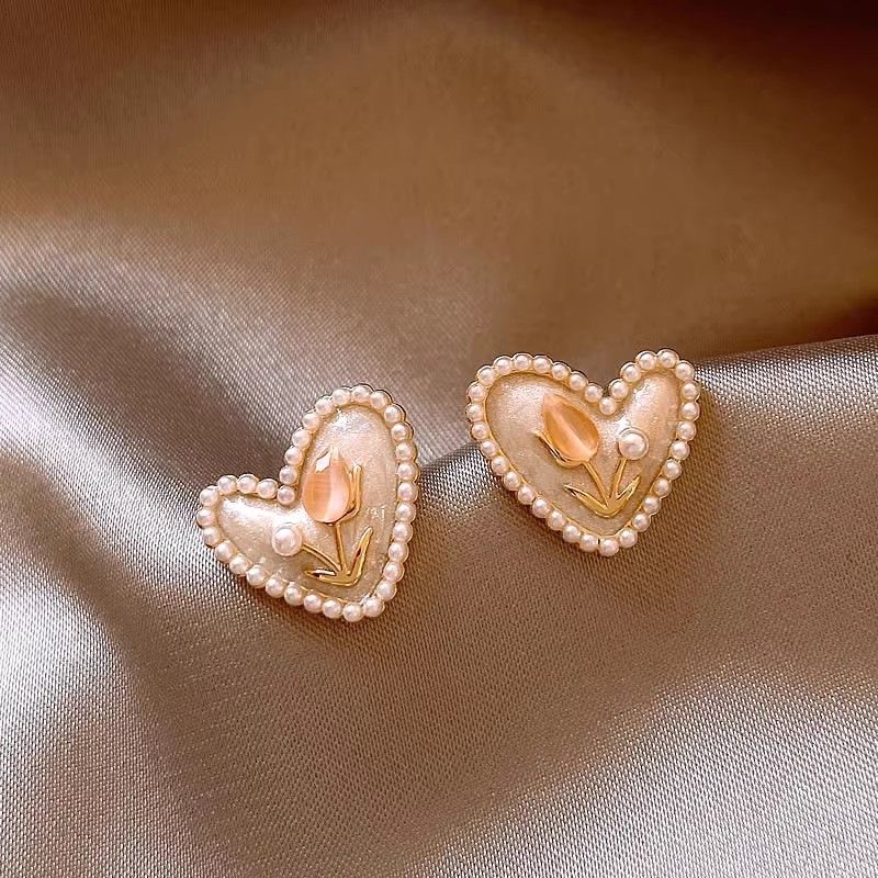 New silver needle oil dripping heart-shaped earrings,Korean Ins light luxury temperament earrings,popular earrings retro high-end feeling earrings forwomen,fashionable and simple,stylish and versatile