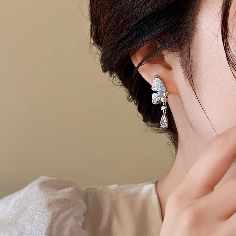 New silver needle blue crystal butterfly earrings, high-class light luxury earrings for small audience, Korean fashionable popular earrings for women, simple and elegant, fashionable and versatile