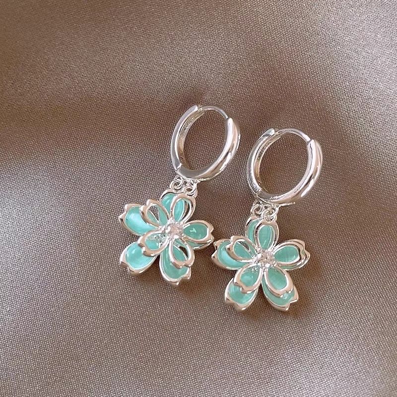 New silver needle blue crystal butterfly earrings, high-class light luxury earrings for small audience, Korean fashionable popular earrings for women, simple and elegant, fashionable and versatile