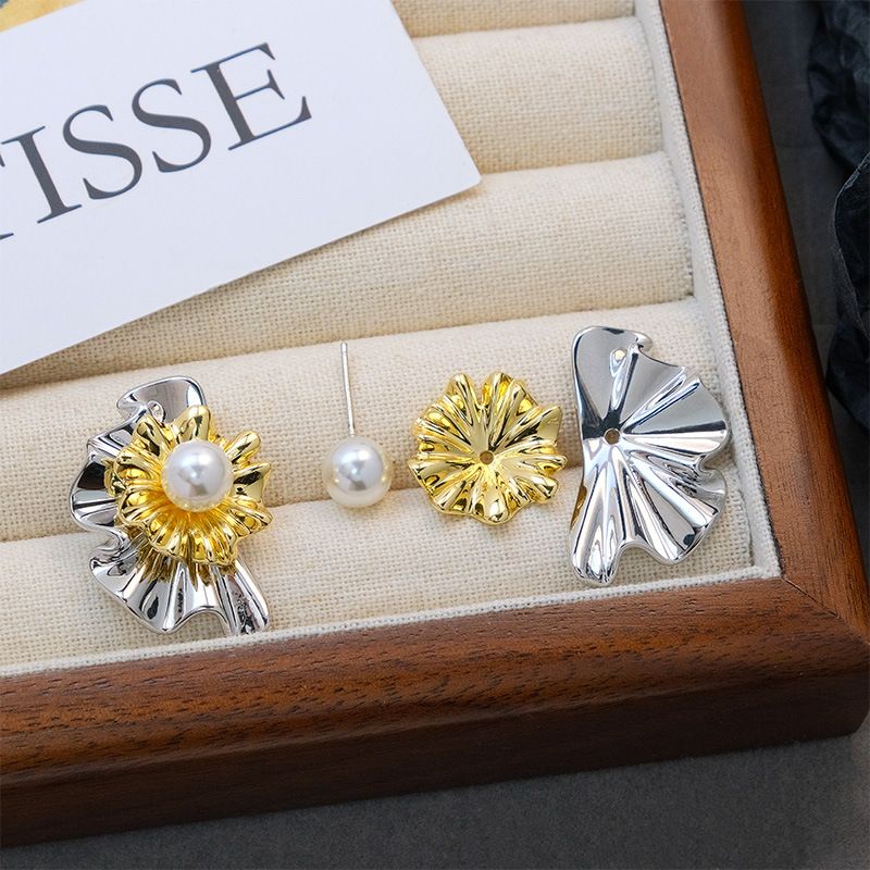 Multi wearing earrings with gold and silver contrasting flower earrings, metallic and cool style, exquisite and fashionable, versatile earrings