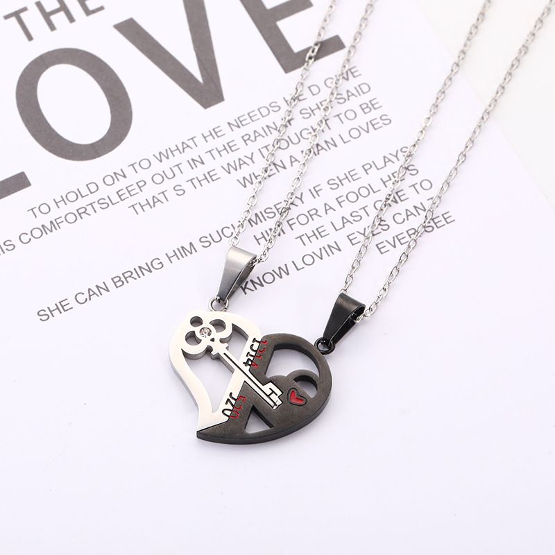New fashionable key splicing couple pendant necklace, popular niche design, love Valentine's Day gift neck chain, heart-shaped two tone couple necklace, creative Valentine's Day birthday gift