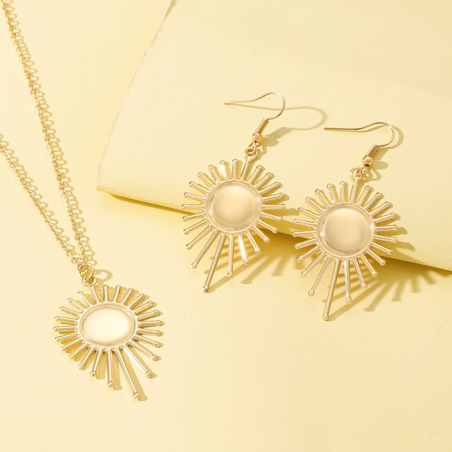 2025 New Diamond Set Butterfly Jewelry for Women, Ins Creative Design Necklace, Love Flower Earring Set, Crown Butterfly Eardrop Set, Hot Selling Pearl Jewelry, Fashionable and Versatile, Hot selling