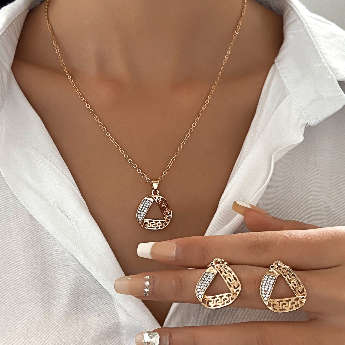 2025 New Diamond Set Butterfly Jewelry for Women, Ins Creative Design Necklace, Love Flower Earring Set, Crown Butterfly Eardrop Set, Hot Selling Pearl Jewelry, Fashionable and Versatile, Hot selling