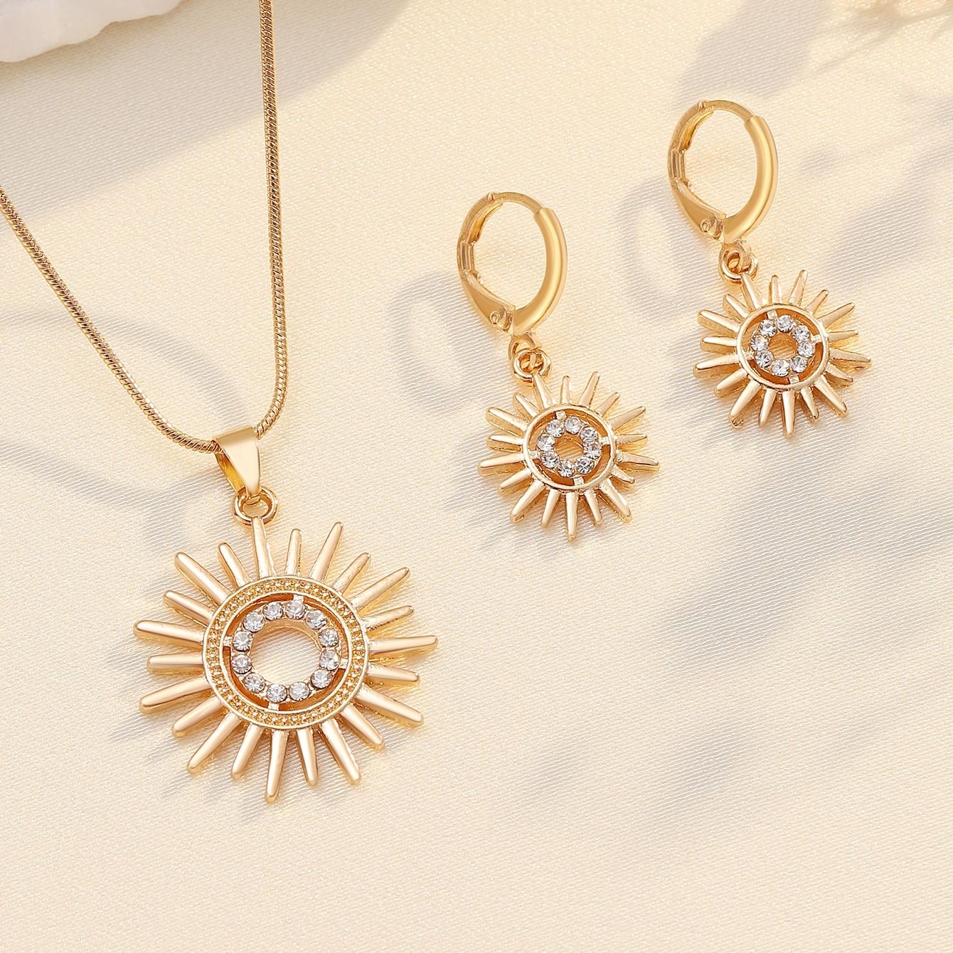 2025 New Diamond Set Butterfly Jewelry for Women, Ins Creative Design Necklace, Love Flower Earring Set, Crown Butterfly Eardrop Set, Hot Selling Pearl Jewelry, Fashionable and Versatile, Hot selling