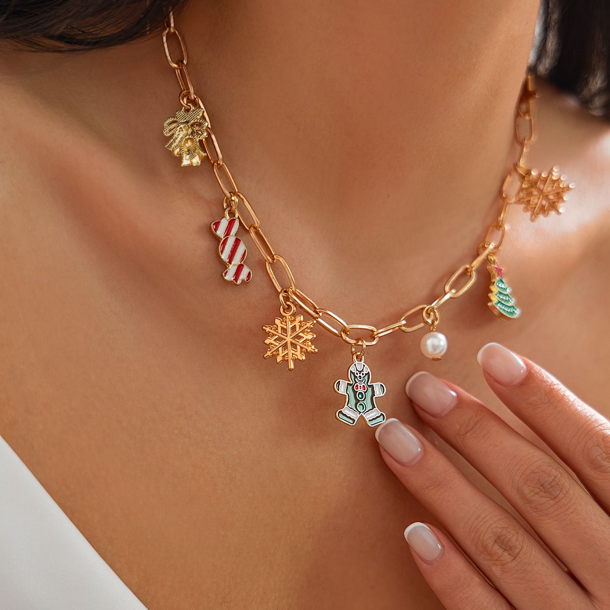 New European and American creative Christmas bells, Christmas tree pendant necklaces, personalized holiday snowflake candy accessories, African fashionistas quickly grab, unlock unique fashion charm