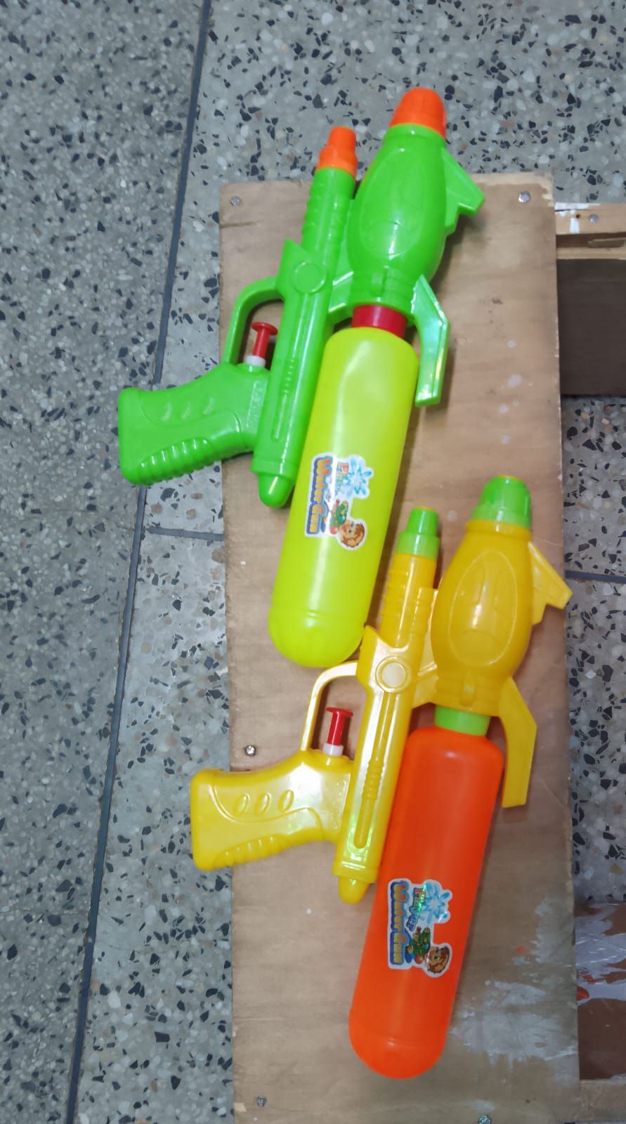Water gun,Squirt Water Guns Blaster Soaker with Trigger Waterguns for Boys Girls Summer Outdoor Swimming Pool Water Fighting