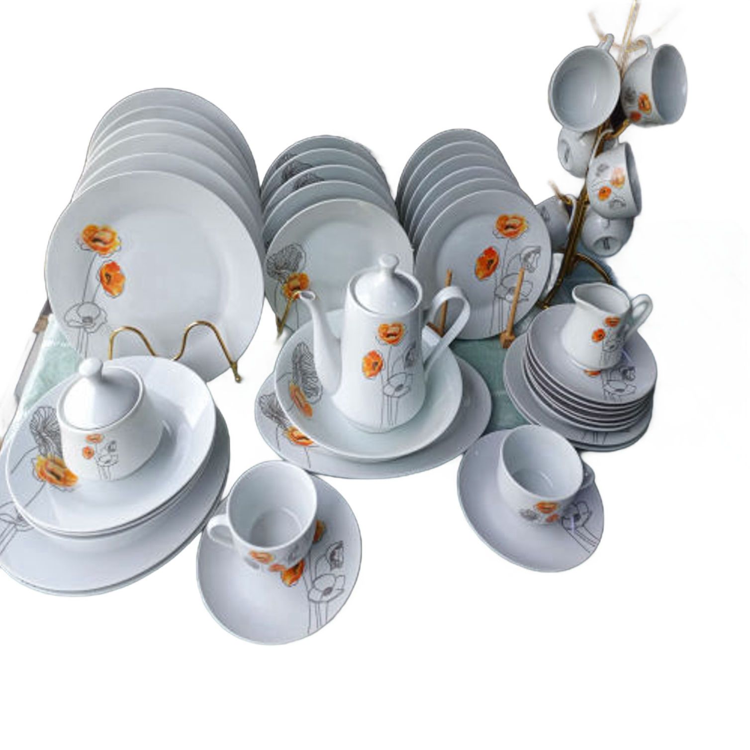 47 piece dinner set plate with premium quality The modern kitchen needs the right kitchen utensils and appliances to create an inviting atmosphere.
They are simple and elegant with a high gloss finish