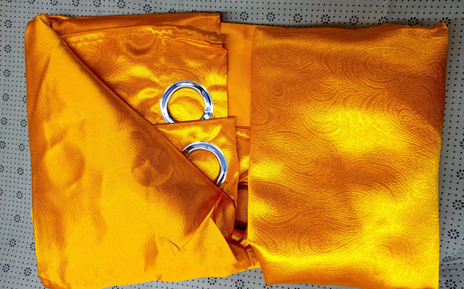 2 pc and 3 pc ring curtains
✨ Curtains;1.5 m each   This curtain possesses unique qualities, combining substantial weight with luxurious softness while emitting an undeniable sense of luxury.