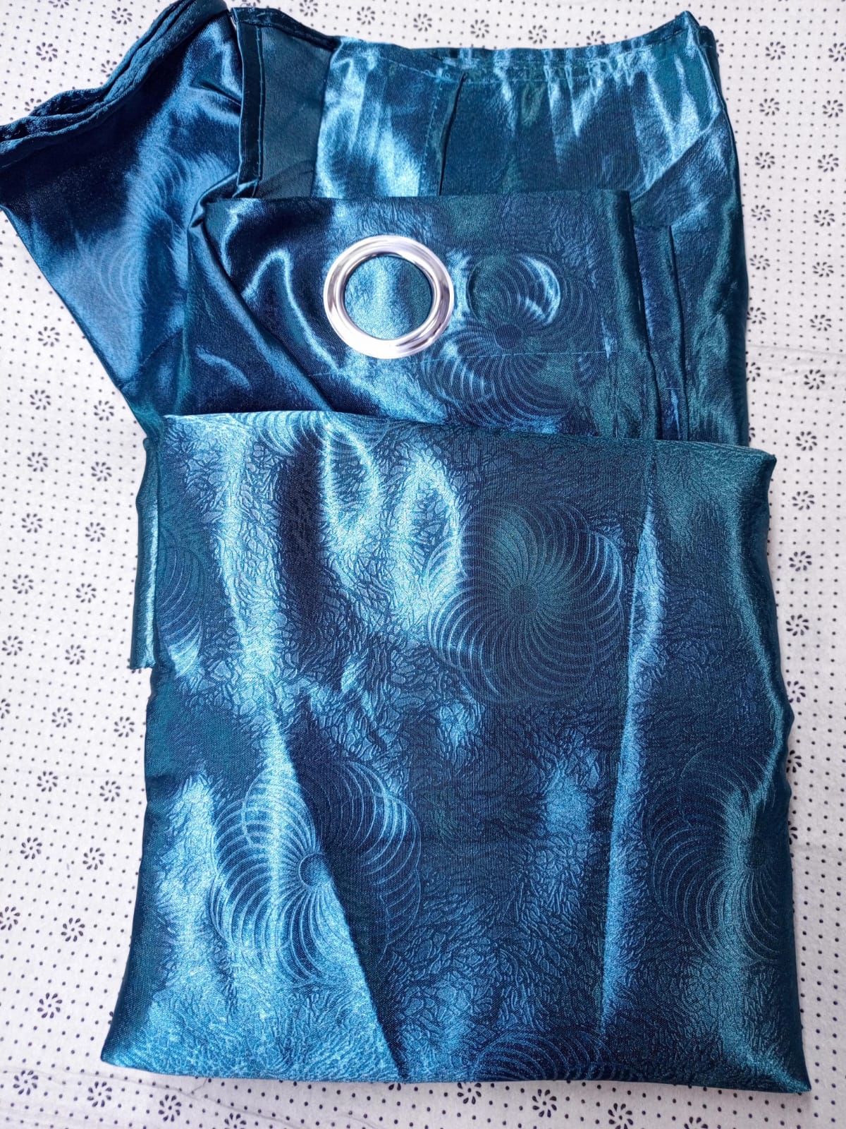 2 pc and 3 pc ring curtains
✨ Curtains;1.5 m each   This curtain possesses unique qualities, combining substantial weight with luxurious softness while emitting an undeniable sense of luxury.