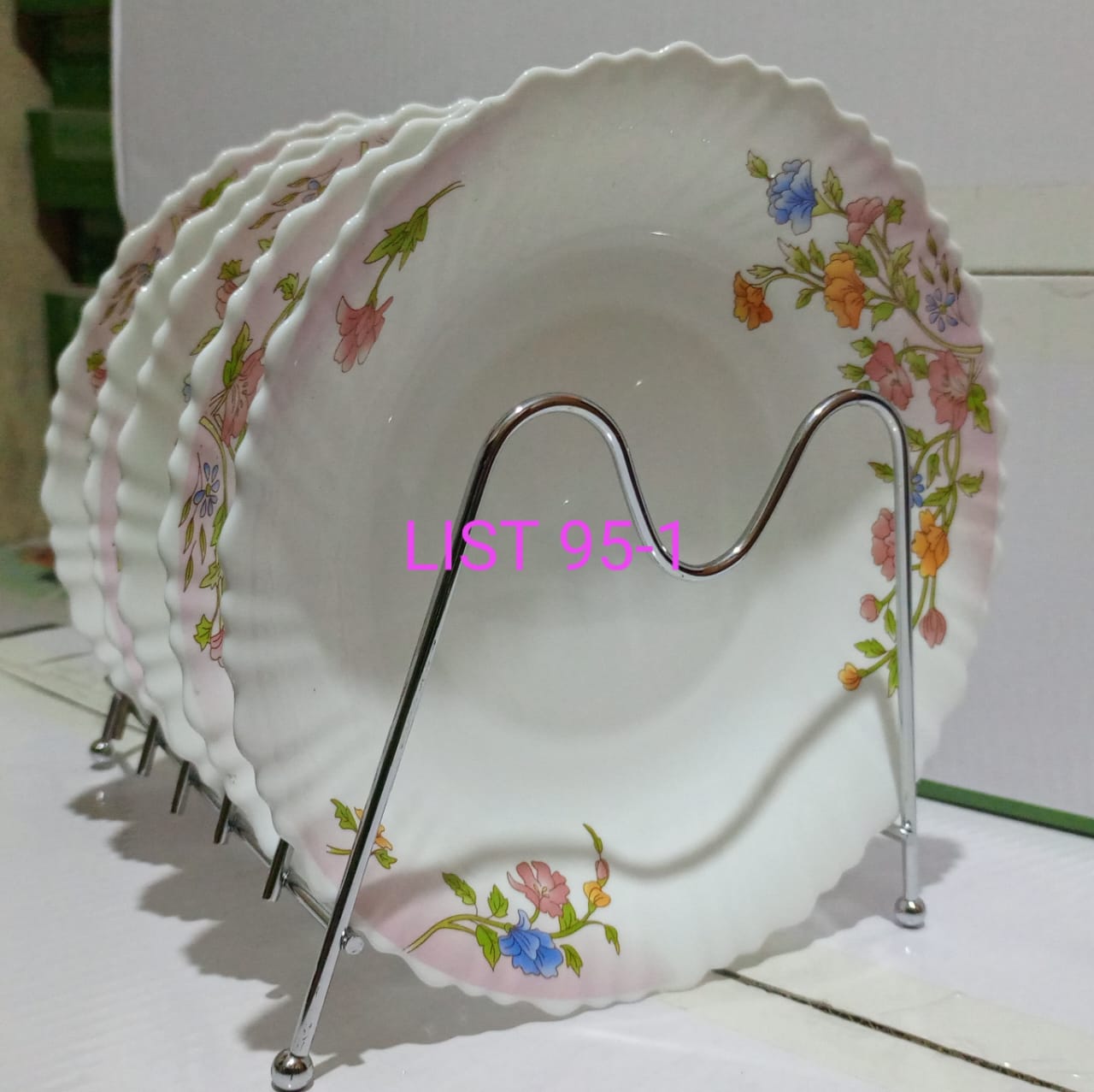 Set of 6 Luminarc Flowered platesExtra Strong square side plate Light and portable Multiple use Easy to clean Microwave safe This glass plate have a light weight making it easy to hold. You can be s