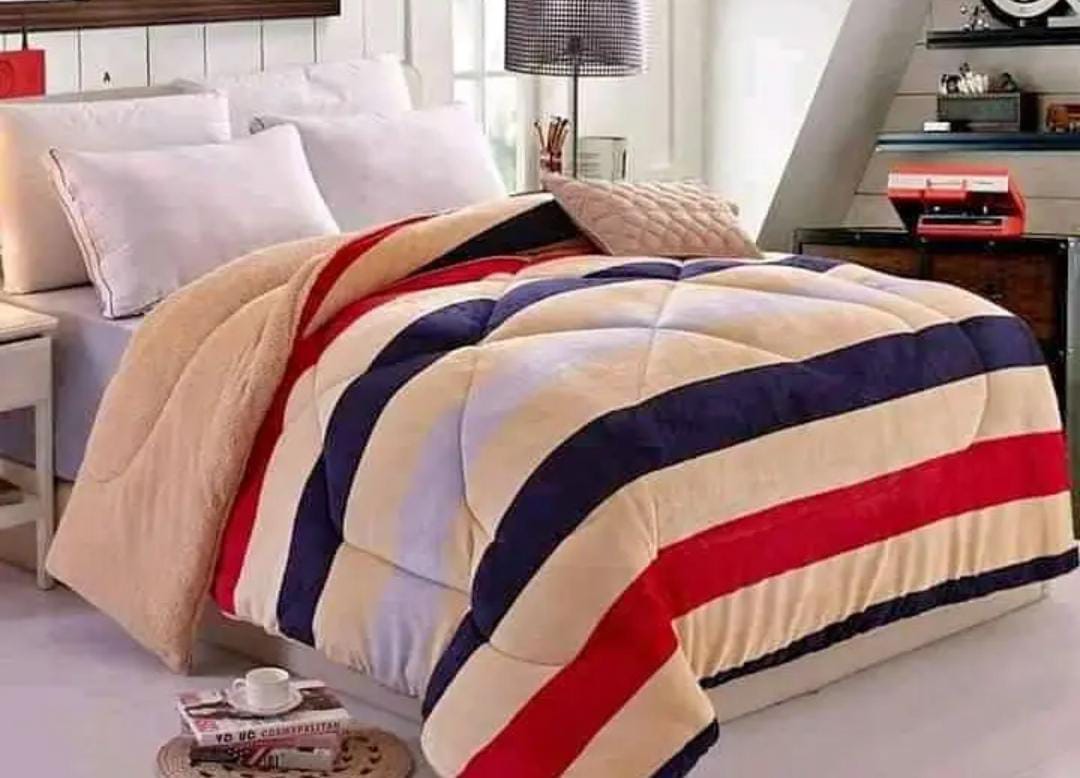 Single woollen duvetElevate your skeep with our premium 1 Pc woolen duvet . A blend of luxury and comfort that transform your bed and room.