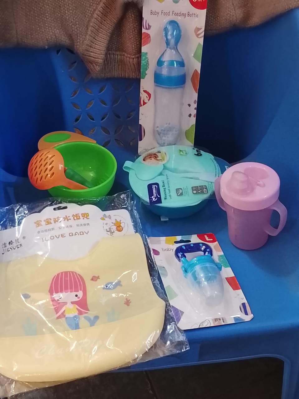 Weaning set this toddler feeding utensils set is made of reliable silicone material, which is safe and durable to use, they are intended for growing babies, toddlers and children;