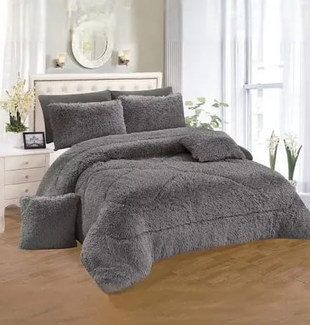 Fashion 6Pcs Velvet Fluffy Full Duvet Set - Blanket Covers   Heavy Pure cotton  fluffy duvet set that Comes as as a package one bedsheet and fourv pillow cases as accessories . It's Breathable And  I