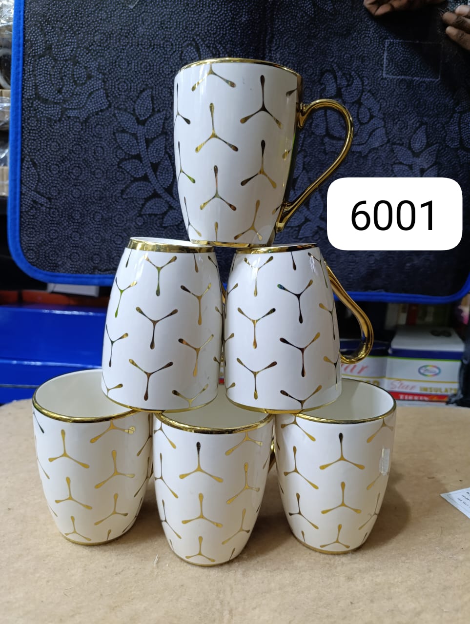Set of 6 Golden Cups Marble Ceramic Coffee CupThe delicate ceramic texture is polished and smooth, and it is comfortable to the touch and does not hurt your mouth.
Smooth surface, easy to clean, clean