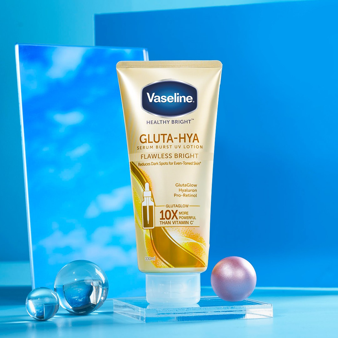Vaseline Gluta-Hya Flawless Bright Serum-Burst Lotion Deeply Hydrates, Brightens Skin Tone, And Leaves A Smooth, Radiant Finish