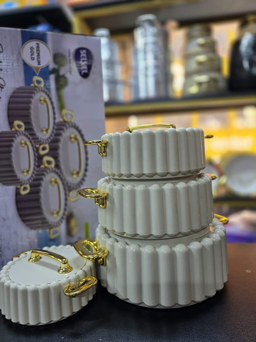 4pcs of Gold Star Insulated Hotpots Food Warmer Hot Pot, Serving Dishes Serveware Set 1000, 1500, 2500 and 3500ml Casserole