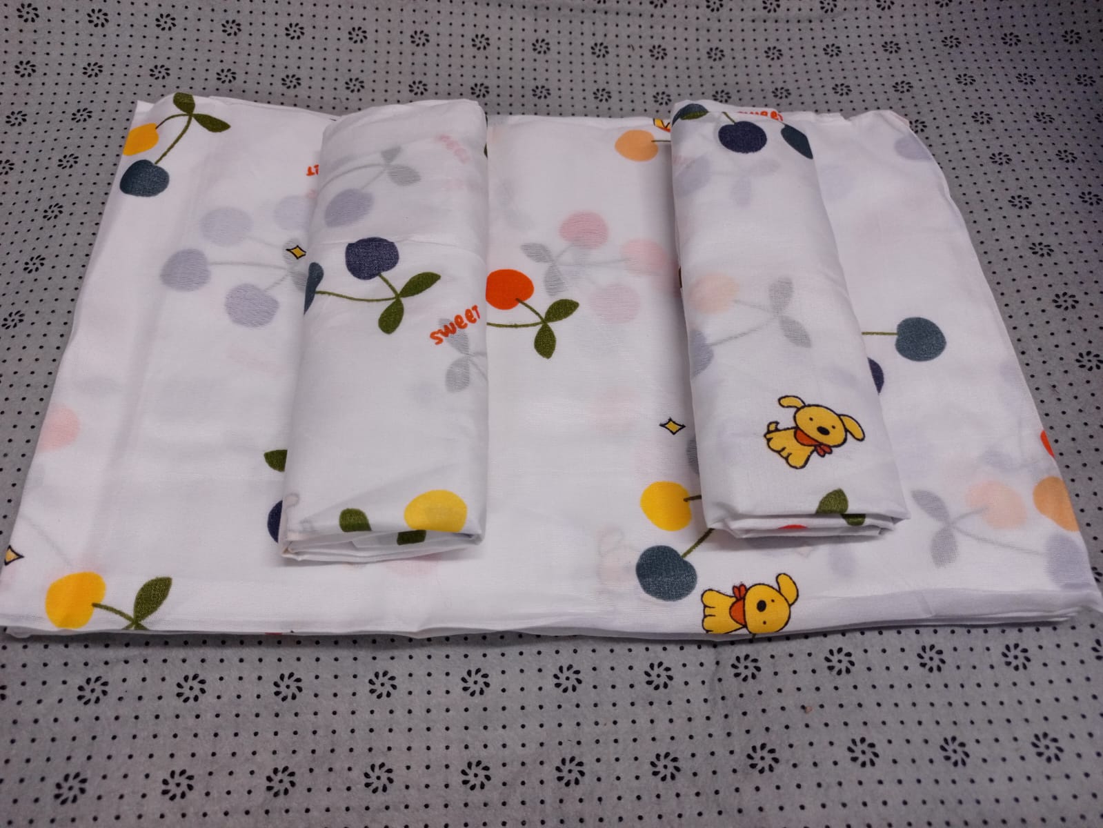 4 pcs of 4*6 Bedsheets  Set Comes as 2pcs of Bedsheets and 2pcs of Pillow Cases Bedding Set