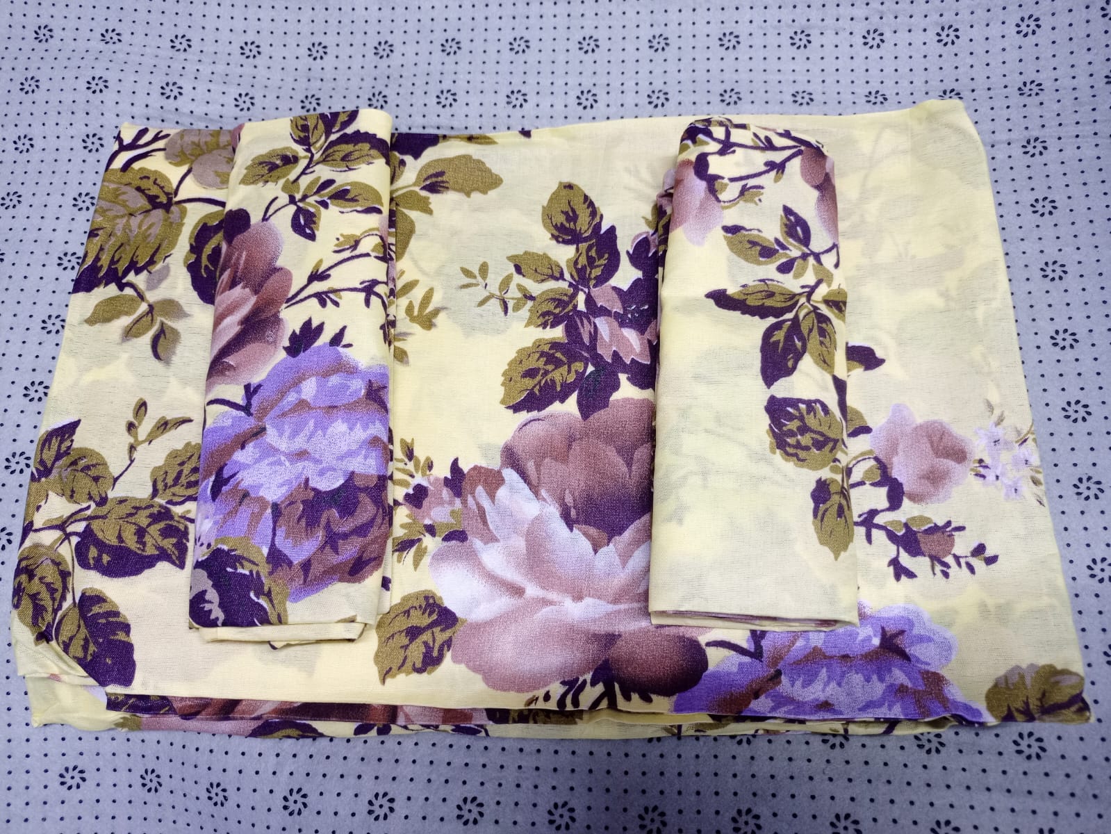 4 pcs of 4*6 Bedsheets  Set Comes as 2pcs of Bedsheets and 2pcs of Pillow Cases Bedding Set