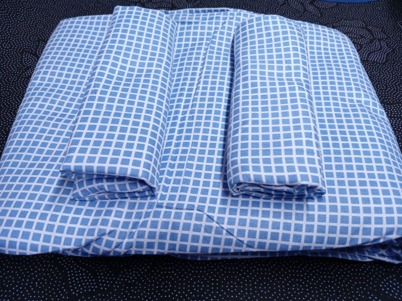 4 pcs of 5*6  Bedsheet Set Comes as 2pcs of Bedsheets and 2pcs of Pillow Cases Bedding Set