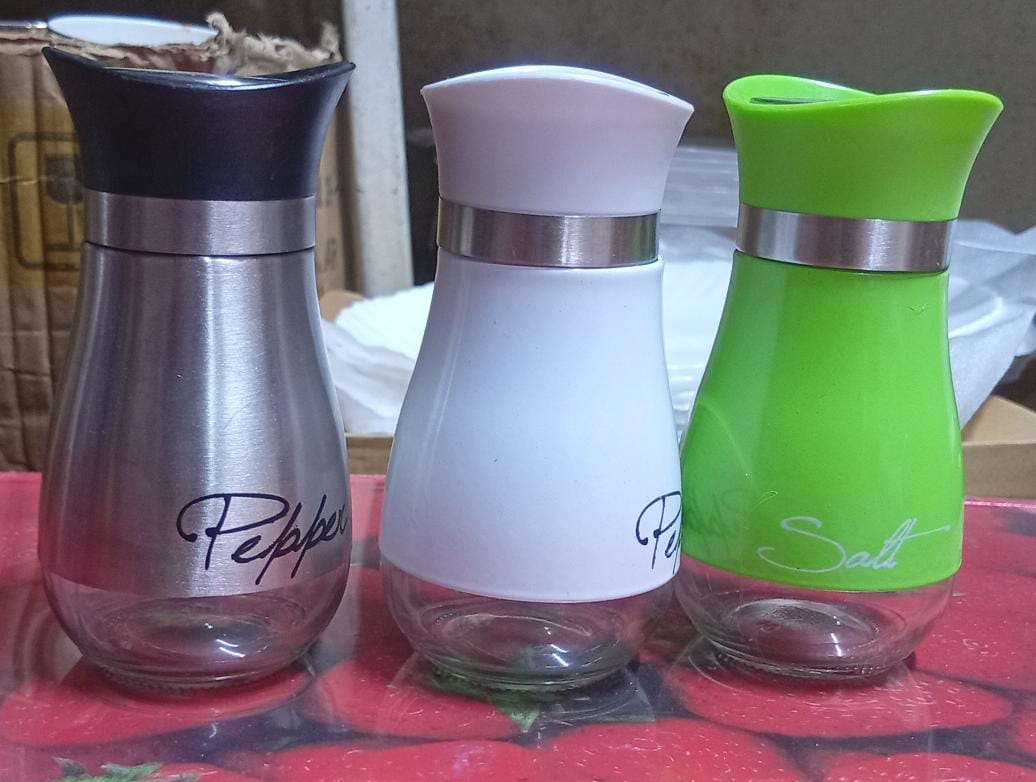 1pc Beautiful Salt or Pepper Dish Salt Storage Container Salt Shake