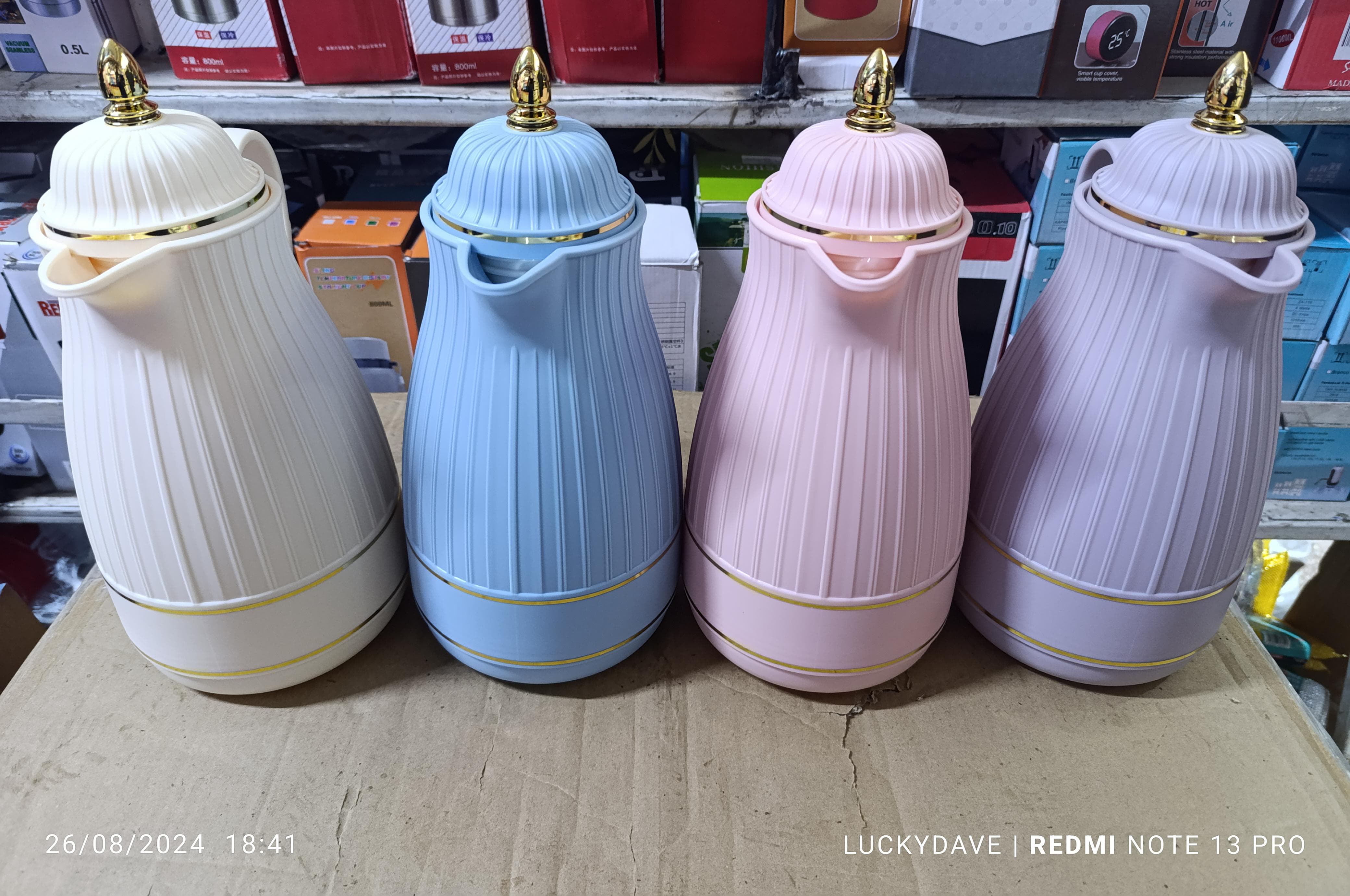 Fashion flask Keep drinks at the right temperature for hours with this handy vacuum flask. 
It's great for keeping coffee, tea or any hot beverage hot on commutes/travel
Double-walled insulated design