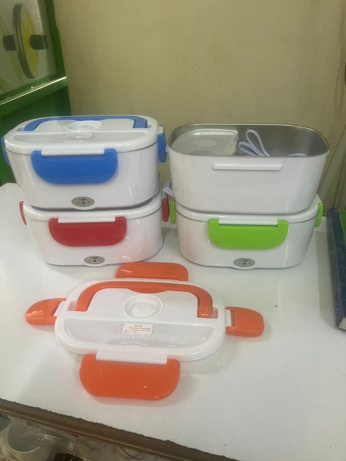 Electric Lunch Box  It has a ventilation system that helps keep food fresh and is made with high temperature resistant material. The handle makes it easy to carry. Enjoy having home-cooked meals on th