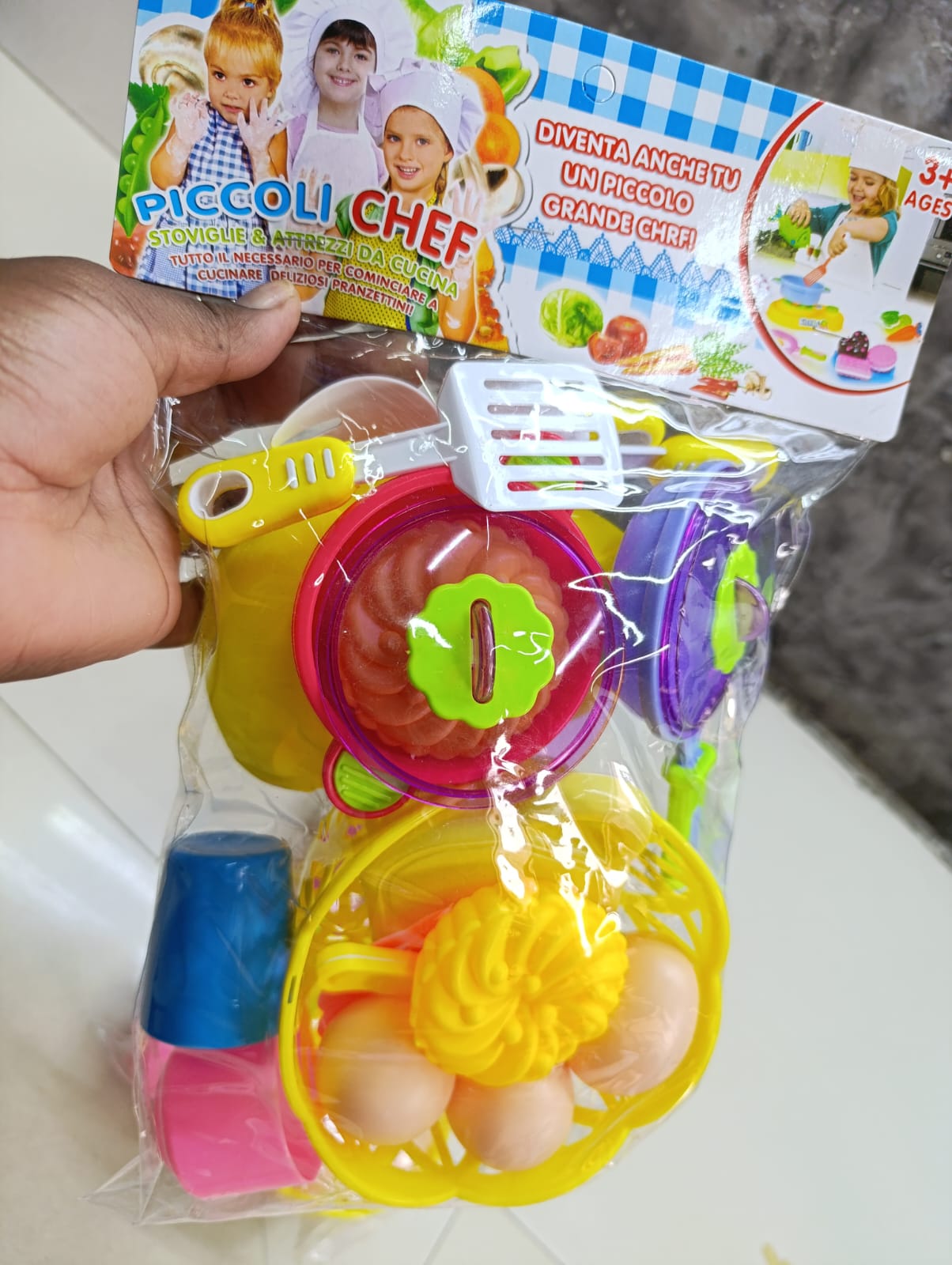 Kids kitchen set Made of high-quality ABS plastic, sturdy and durable.
These pretend game sets are as attractive as real food, which makes children more interested in these food toys and improves thei