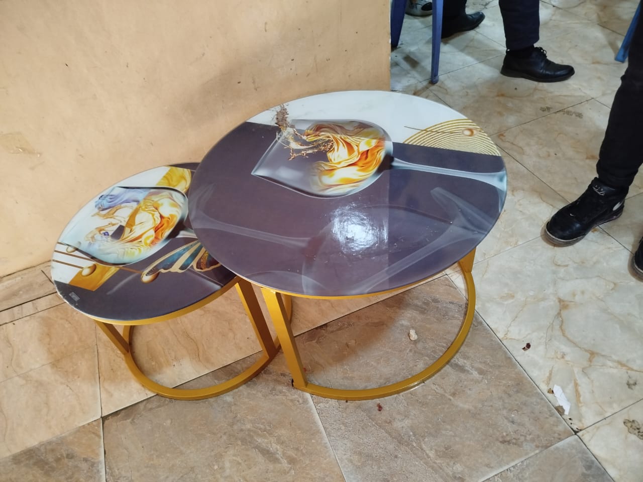 GLASS TOP NESTING COFFEE TABLE Good quality hardware, solid to support heavy loads.
It’s simple and elegant design fits in any type of furniture in your house.
great for both home and office use; livi