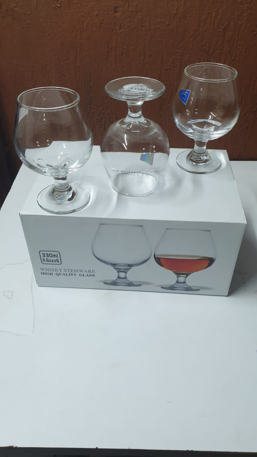 6 pieces short wine glasses 330ml.offer plenty of room for swishing and aerating your drink. The short, sturdy stem provides a comfortable grip and a classic look that adds a touch of sophistication.