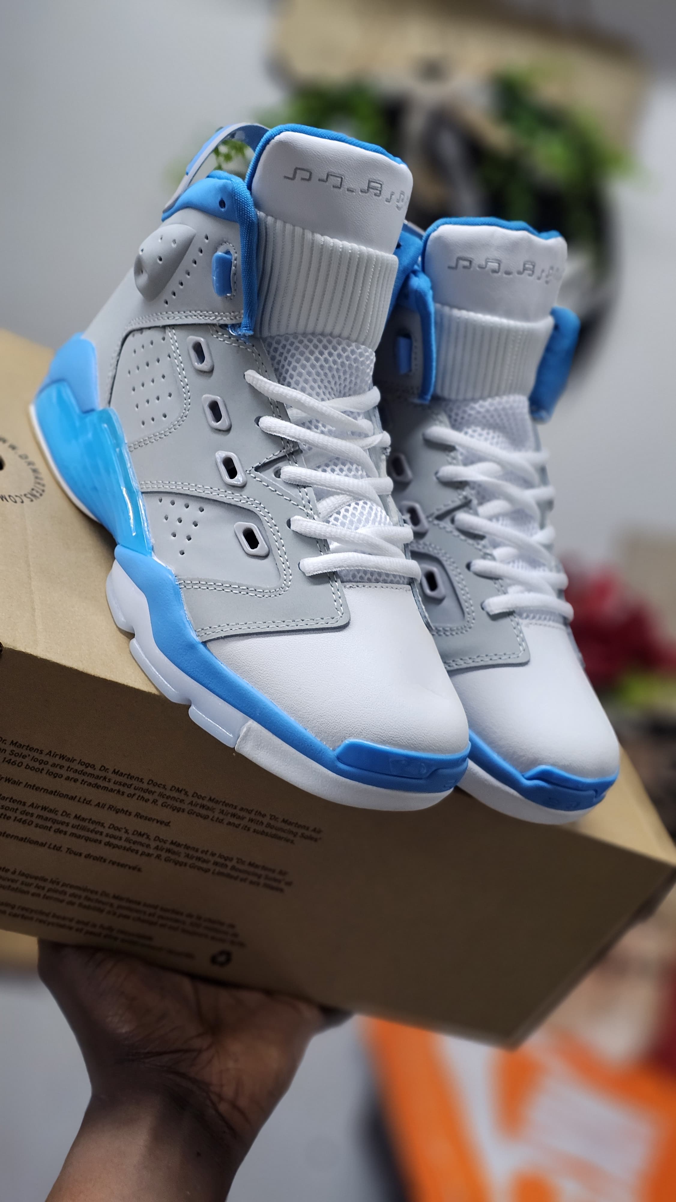 Jordan 6 Retro Unisex Sneakers Iconic Basketball-Inspired Design for Men & Women Timeless Streetwear Classic