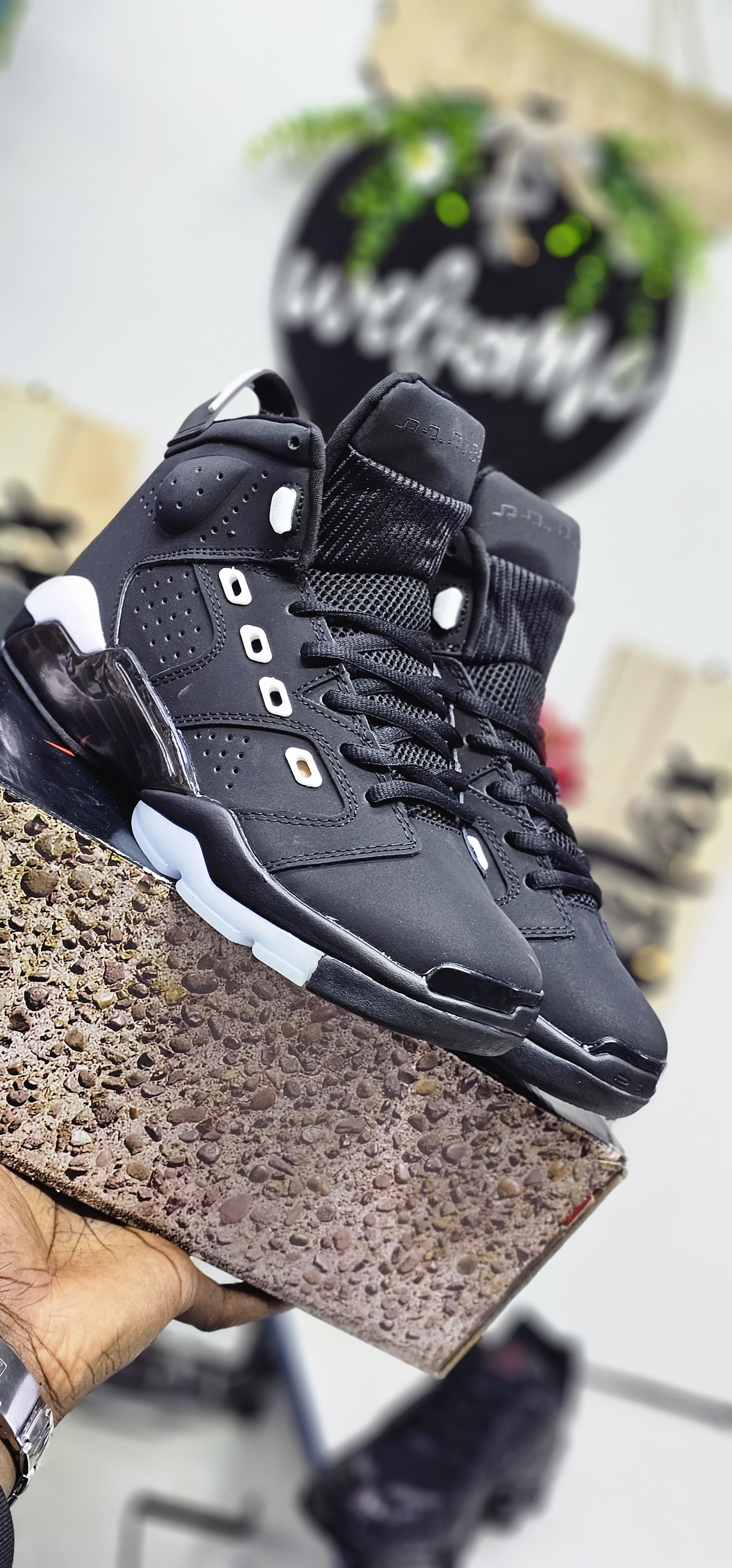 Jordan 6 Retro Unisex Sneakers Iconic Basketball-Inspired Design for Men & Women Timeless Streetwear Classic