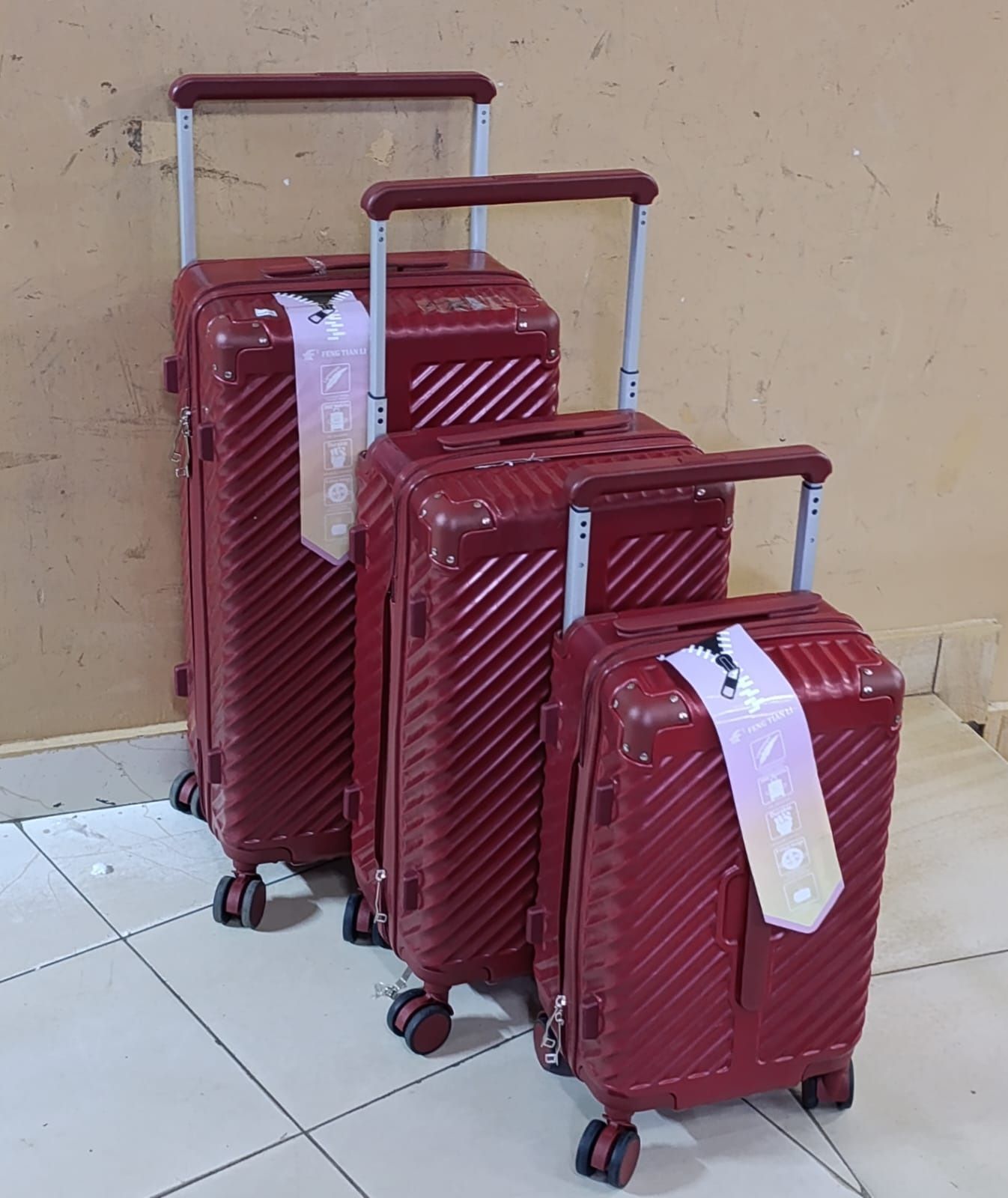 3 In 1 Unbreakable PC Suitcases – Superior Quality With Zipper Frame, 360° Easy-Glide Wheels & Telescopic Handle System SIZE 4 Comprises of 3 pcs Height 63cm Height 57cm Height 48cm