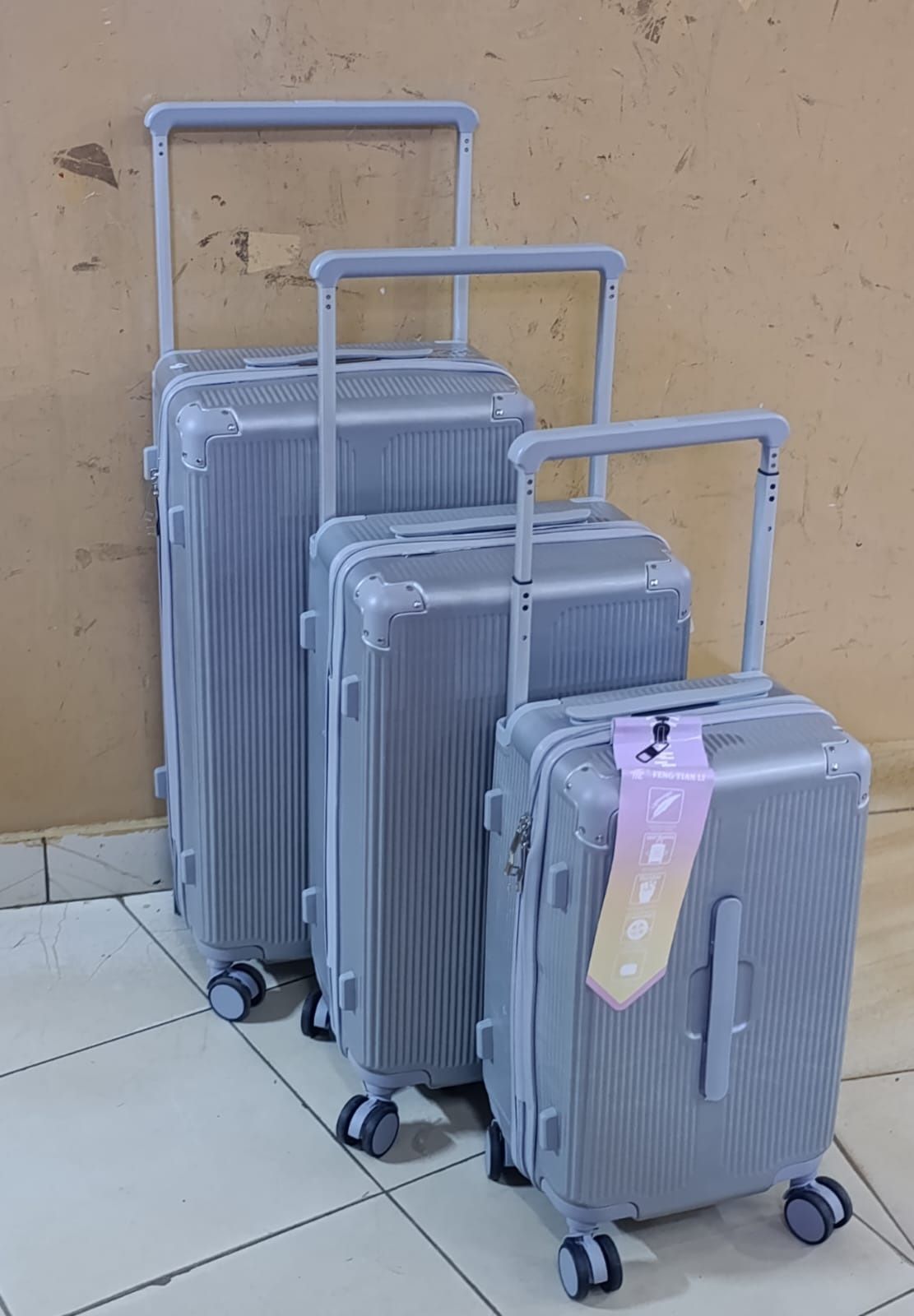 3 In 1 Unbreakable PC Suitcases – Superior Quality With Zipper Frame, 360° Easy-Glide Wheels & Telescopic Handle System SIZE 4 Comprises of 3 pcs Height 63cm Height 57cm Height 48cm