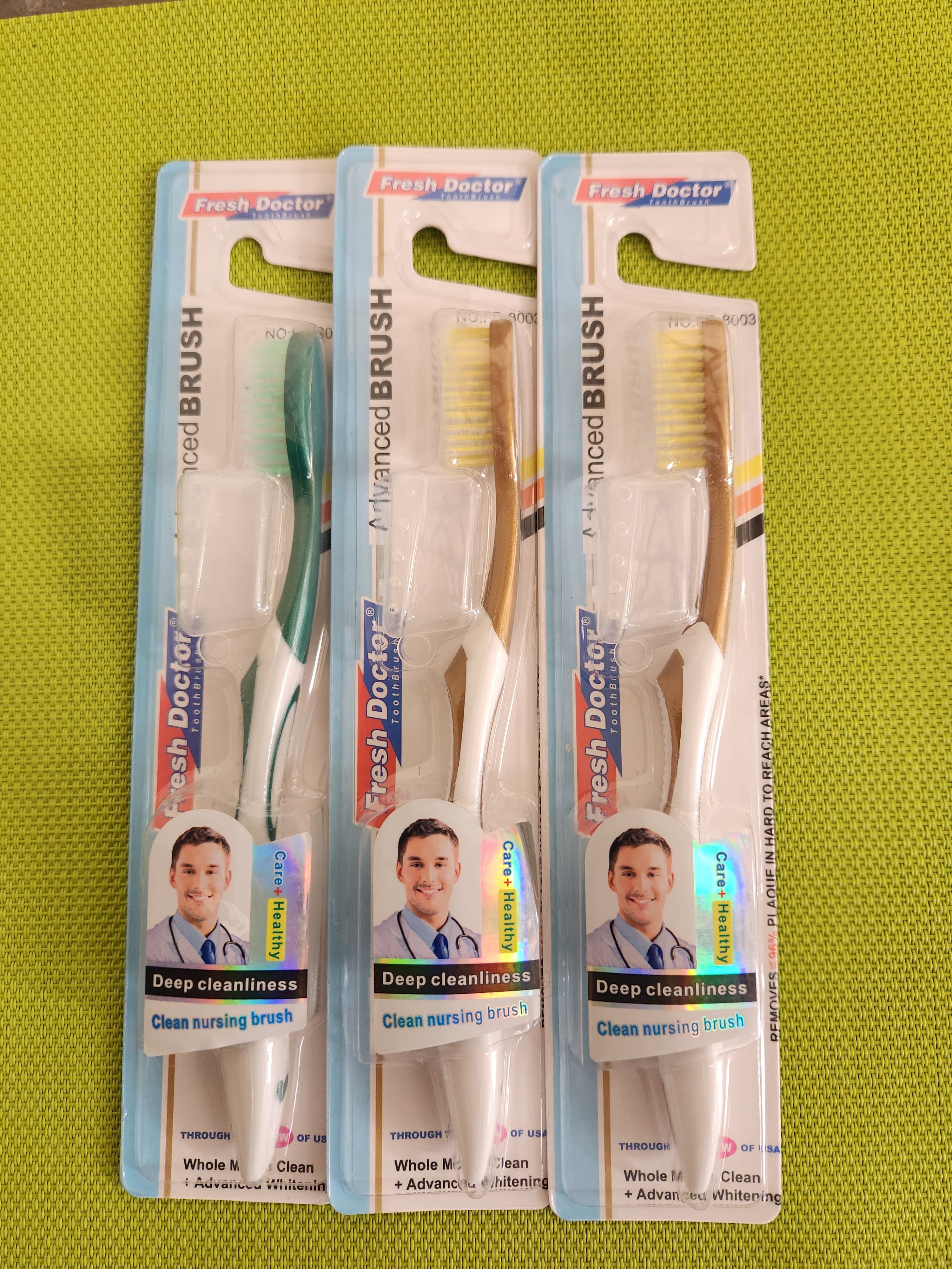 [FRESH DOCTOR!!] Portable toothbrush with an ultra-soft, doctor-recommended design, including a standard brush head and protective cover. Best for teeth and gum brush, also protective for kids