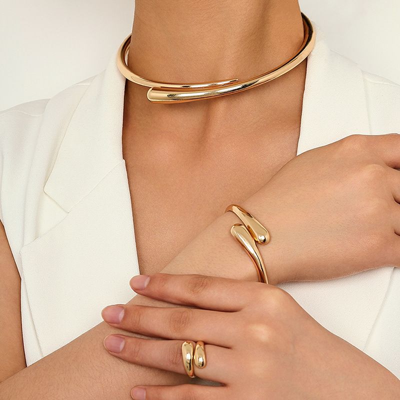 3 in 1 Gold Tone Choker and Bracelet Ring Set for Women Geometric Light Luxury Jewelry Set Perfect for Party and Daily Wear
