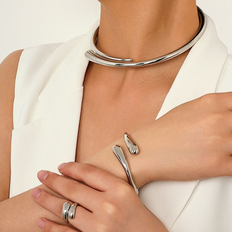 3 in 1 Gold Tone Choker and Bracelet Ring Set for Women Geometric Light Luxury Jewelry Set Perfect for Party and Daily Wear