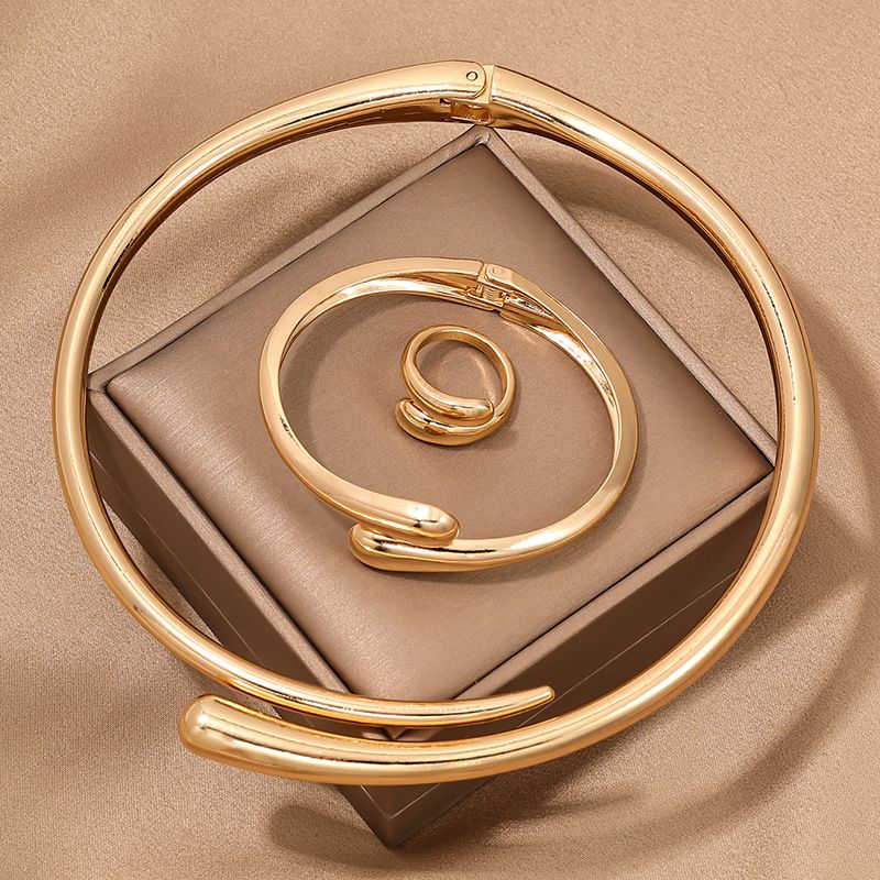 3 in 1 Gold Tone Choker and Bracelet Ring Set for Women Geometric Light Luxury Jewelry Set Perfect for Party and Daily Wear