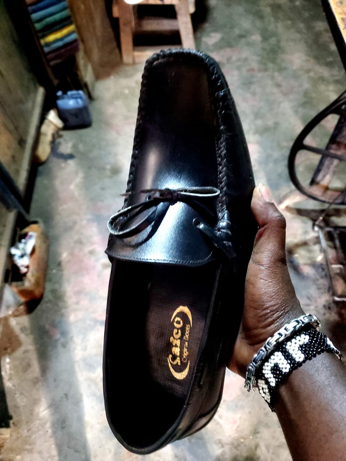 Good Quality Black Color Stylish Leather Loafers For Men.