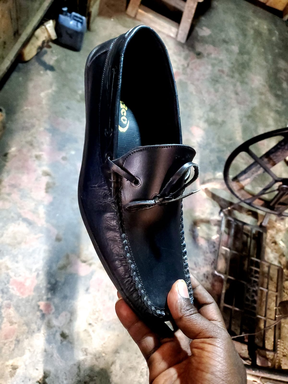 Good Quality Black Color Stylish Leather Loafers For Men.