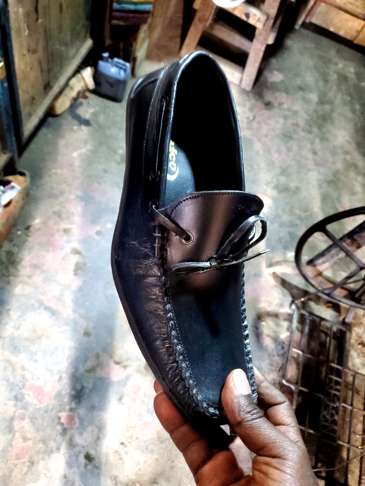 Good Quality Black Color Stylish Leather Loafers For Men.