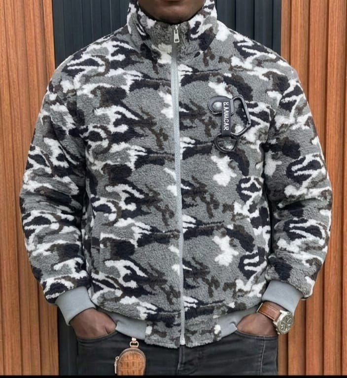 Good Quality Warm Trendy Comfortable men's jacket camouflage patterned fleece.